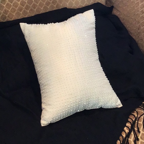 Pillow - Picture 5 of 6
